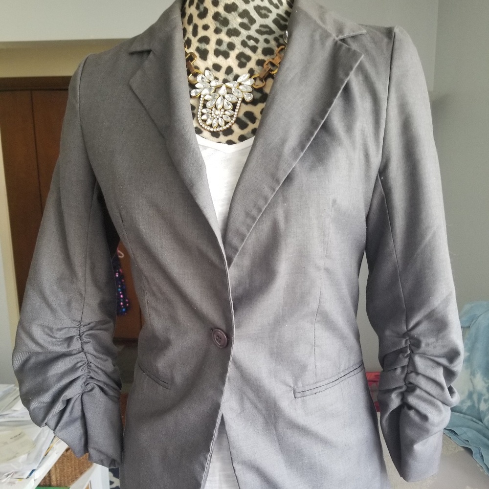 Gray 3/4 blazer